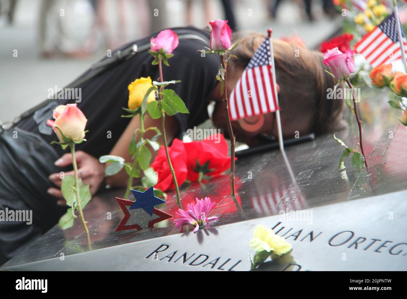 New York Etats Unis 11 Septembre 21 Nouveau Les Familles De Personnes Decedees Rendent Hommage Au Ground Zero Of 9 11 Memorial 11 Septembre 21 New York Etats Unis Les Familles Du Defunt De 9 11