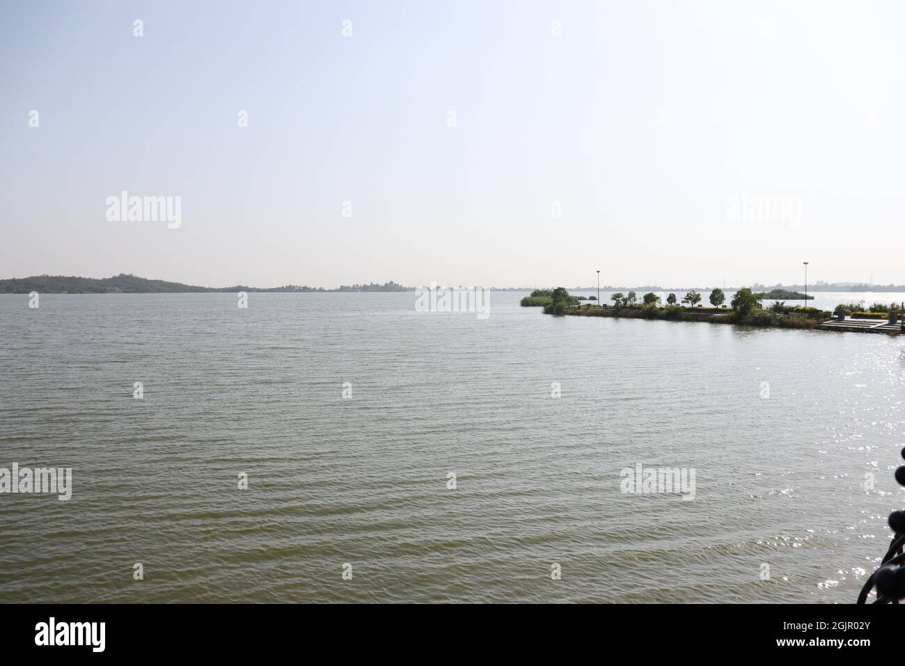 vue sur le lac |parc|eau, verdure, montagnes, ciel, canotage Banque D'Images