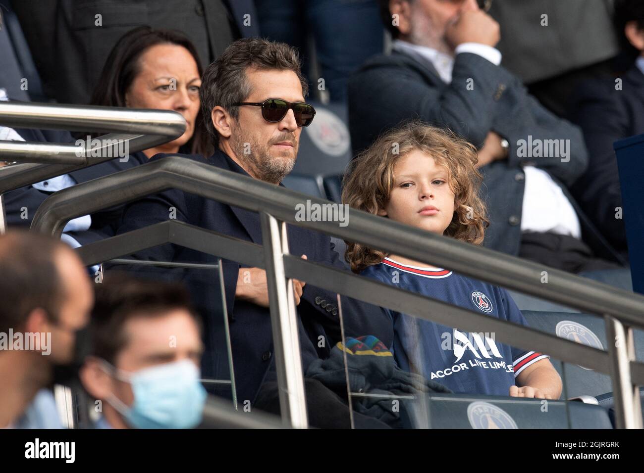 L'acteur français Guillaume avec son fils Marcel dans les