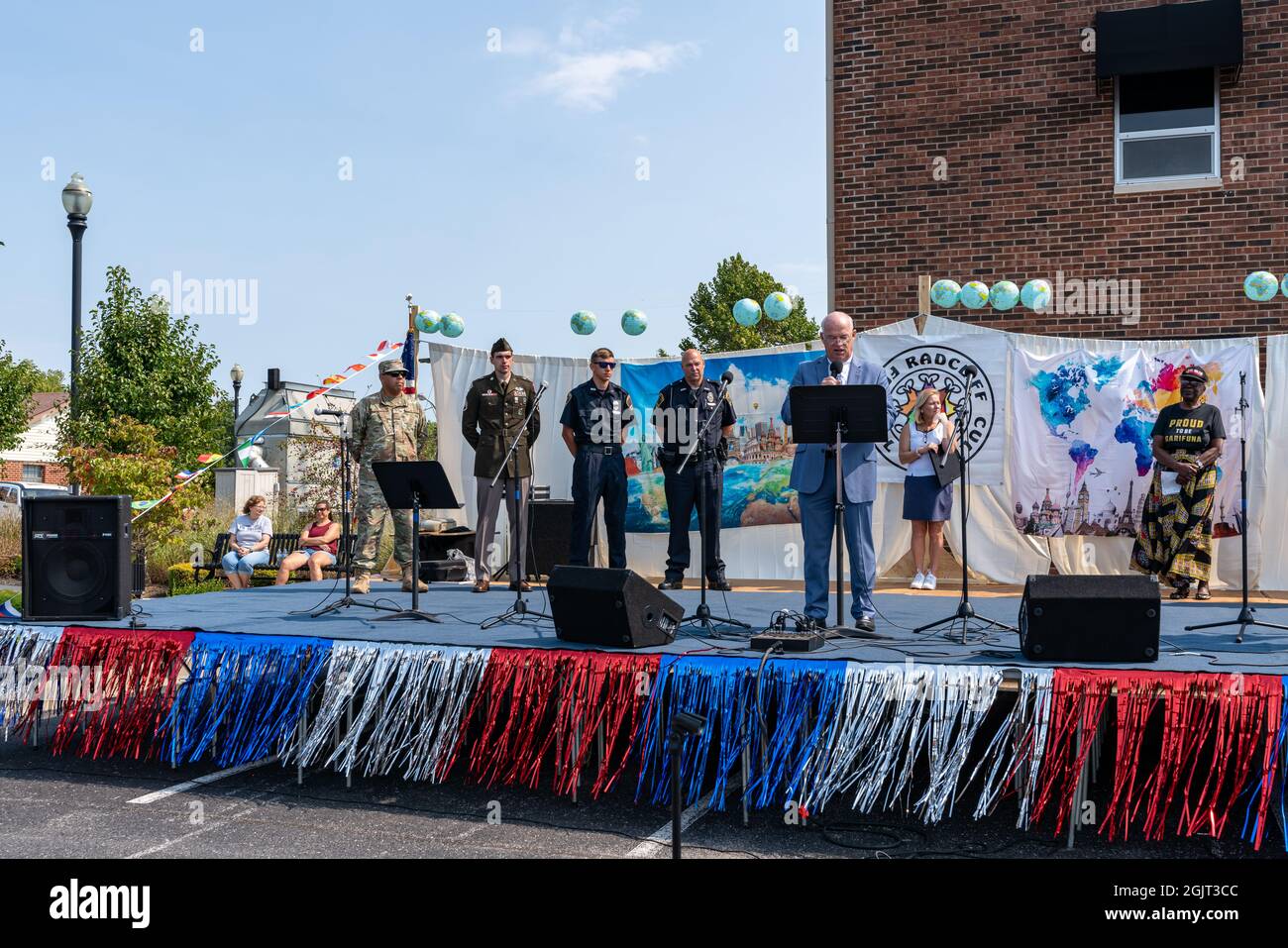 Radcliff, KY, Etats-Unis, 11 septembre 2021, le sénateur d'État Dennis Parrett (D) prononce un discours sur le 20e anniversaire de 9/11 lors du festival culturel Radcliff. Crédit : Brian Koellish/Alamy Live News Banque D'Images