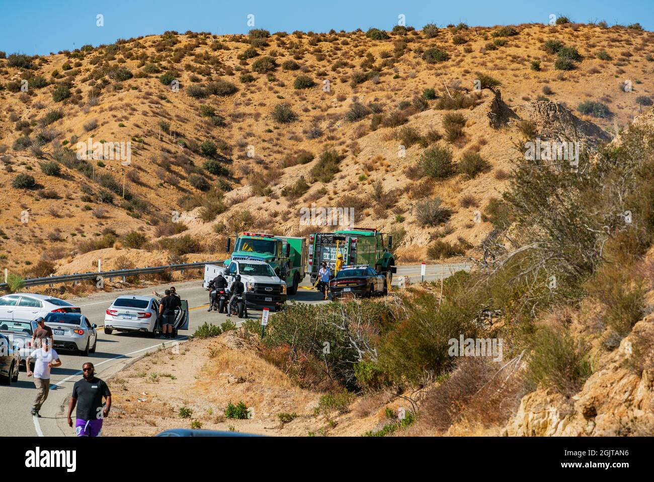 Los Angeles, 29 AOÛT 2021 - la police a bloqué la route en raison d'un incendie sauvage à la forêt nationale d'Angeles Banque D'Images