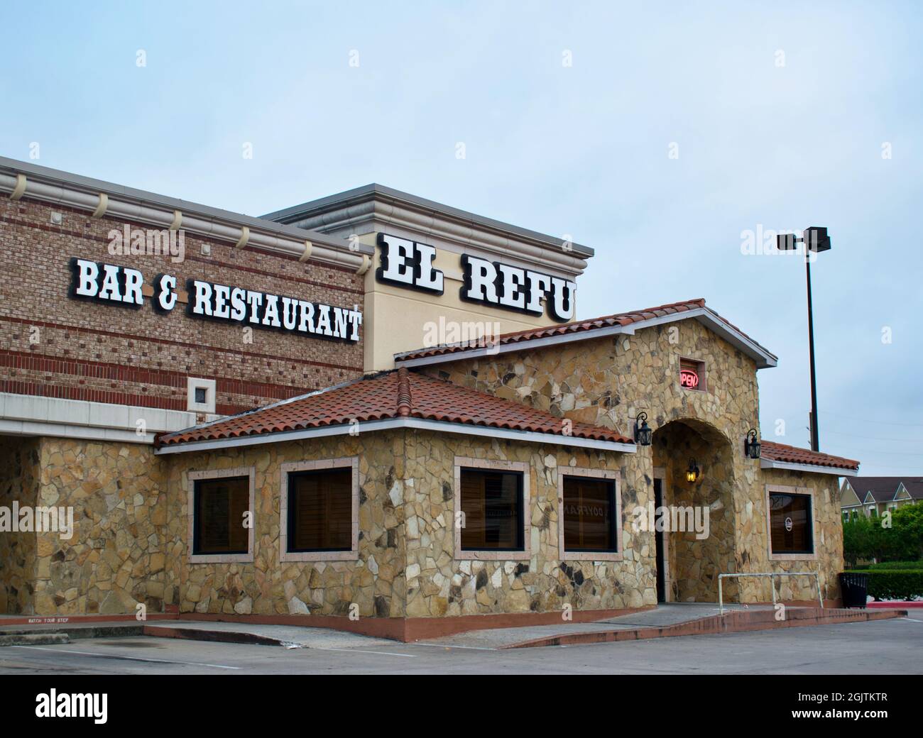 Humble, Texas États-Unis 09-06-2019: Extérieur du restaurant mexicain El Refu à humble, vue de face du Texas.L'un des nombreux restaurants Tex Mex à Houston. Banque D'Images