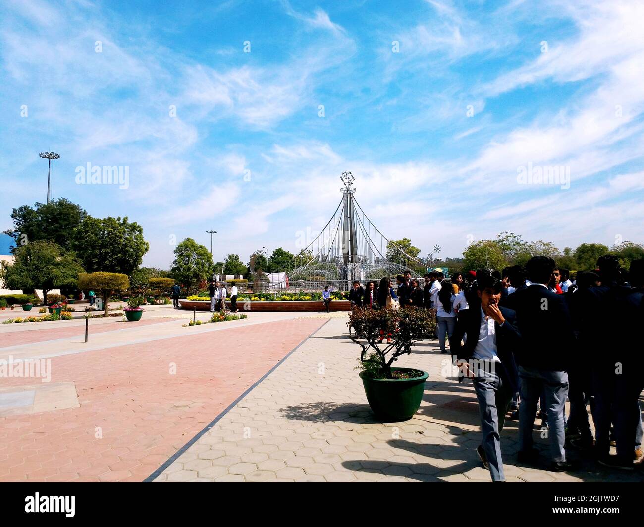 Mars, 2020 : étudiants du collège parlant sur le campus universitaire en plein air à la ville scientifique de pushpa gujral, punjab Banque D'Images