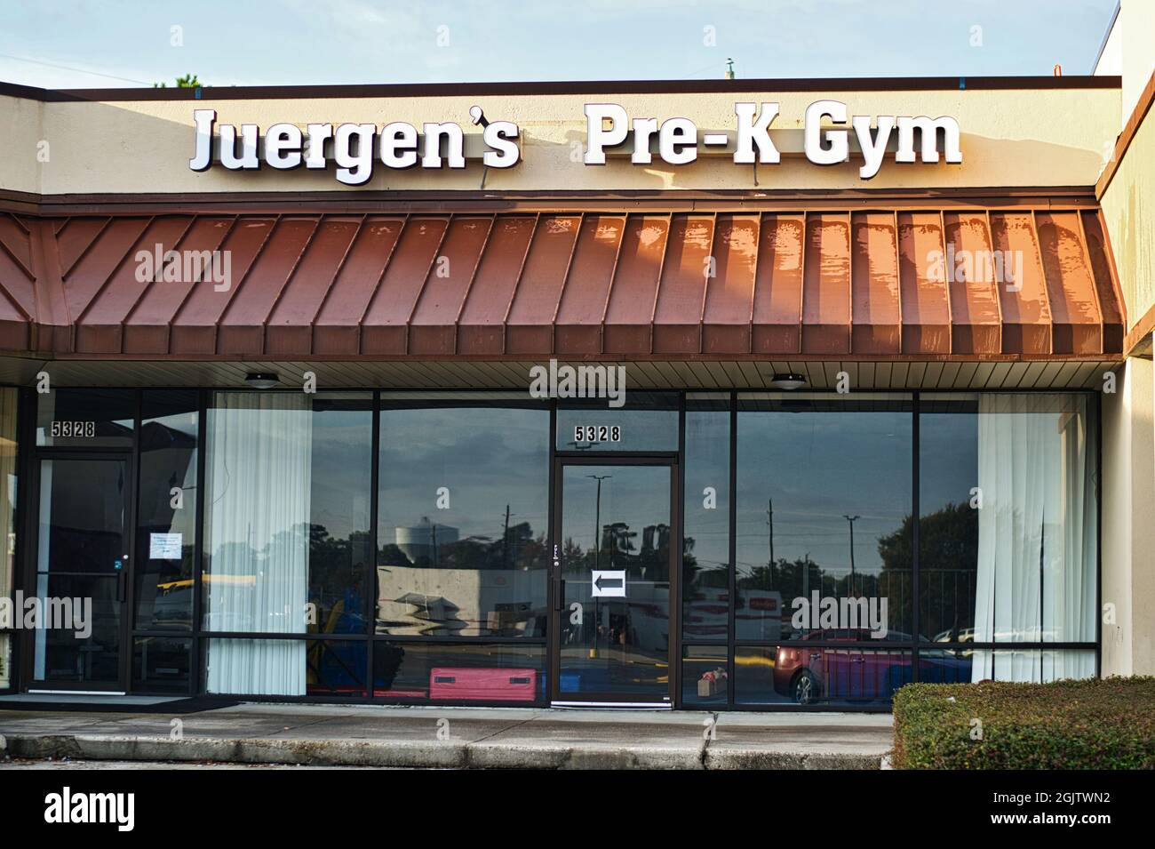Humble, Texas États-Unis 11-20-2019: Extérieur du bâtiment de gymnastique pré-K de Juergen à humble, TX. Fondée en 1986 par Juergen Achtermann. Banque D'Images