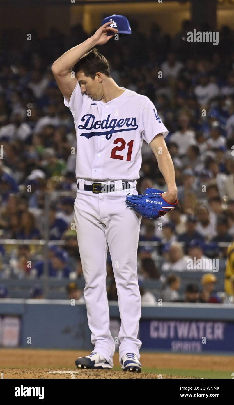 Los Angeles, États-Unis. 12 septembre 2021. Walker Buehler, le lanceur de départ des Dodgers de Los Angeles, se réunit dans le septième repas contre les San Diego Padres au Dodger Stadium de Los Angeles le samedi 11 septembre 2021. Photo de Jim Ruymen/UPI crédit: UPI/Alay Live News Banque D'Images