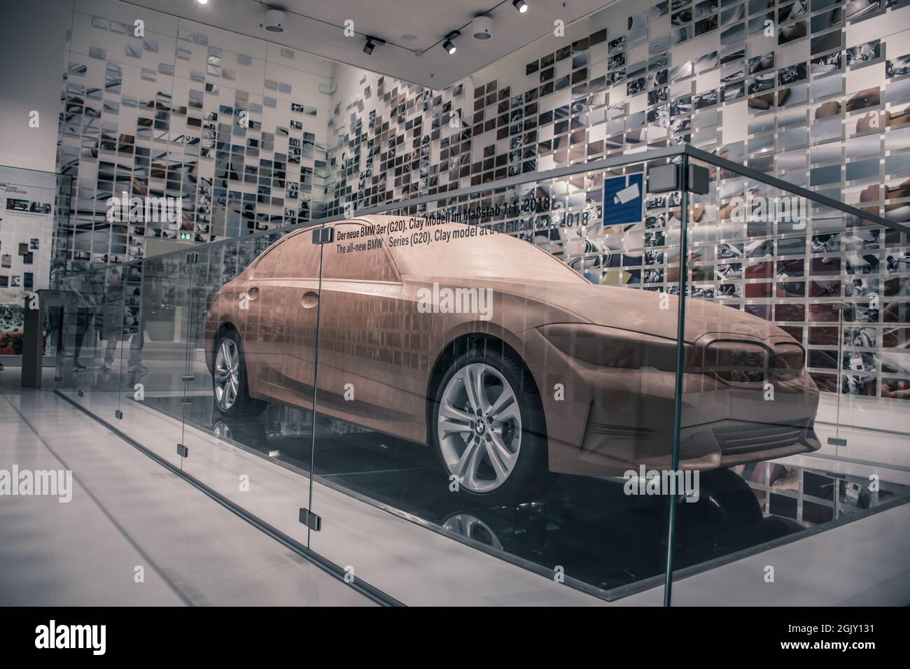 Munich/ Allemagne - Mai, 24 2019: Modèle en argile de la construction d'un nouvel article de la voiture BMW dans le musée BMW / BMW Welt Banque D'Images