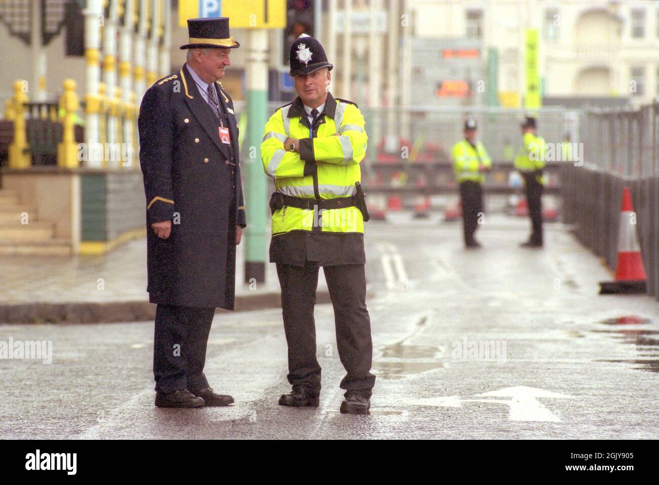 Brighton, le 29 septembre 2001 : sécurité renforcée à la Conférence du Parti travailliste Banque D'Images