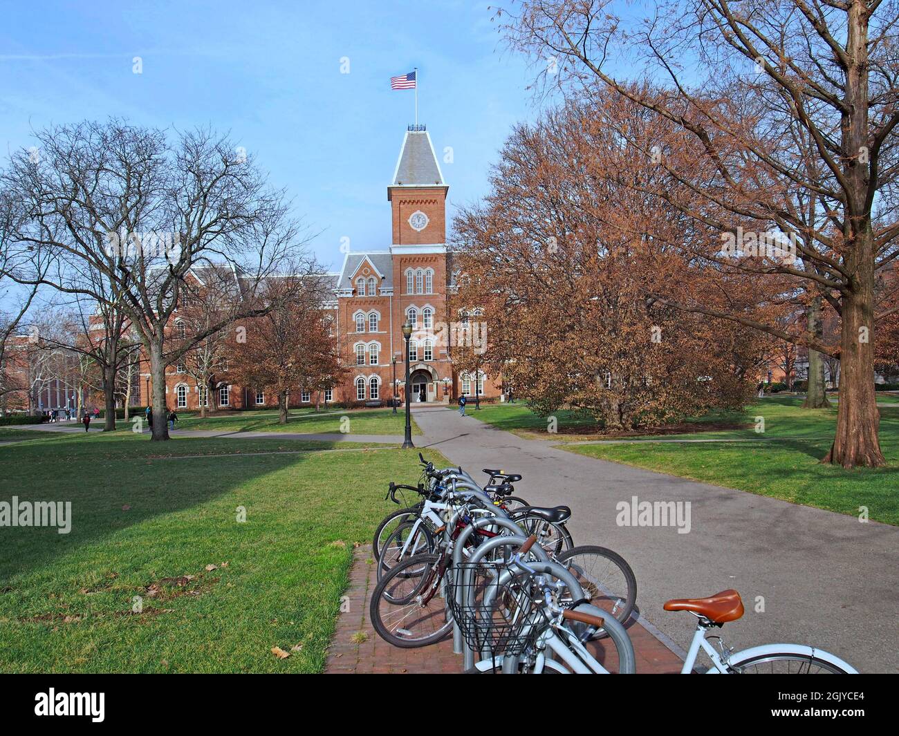Campus universitaire américain avec porte-vélos Banque D'Images