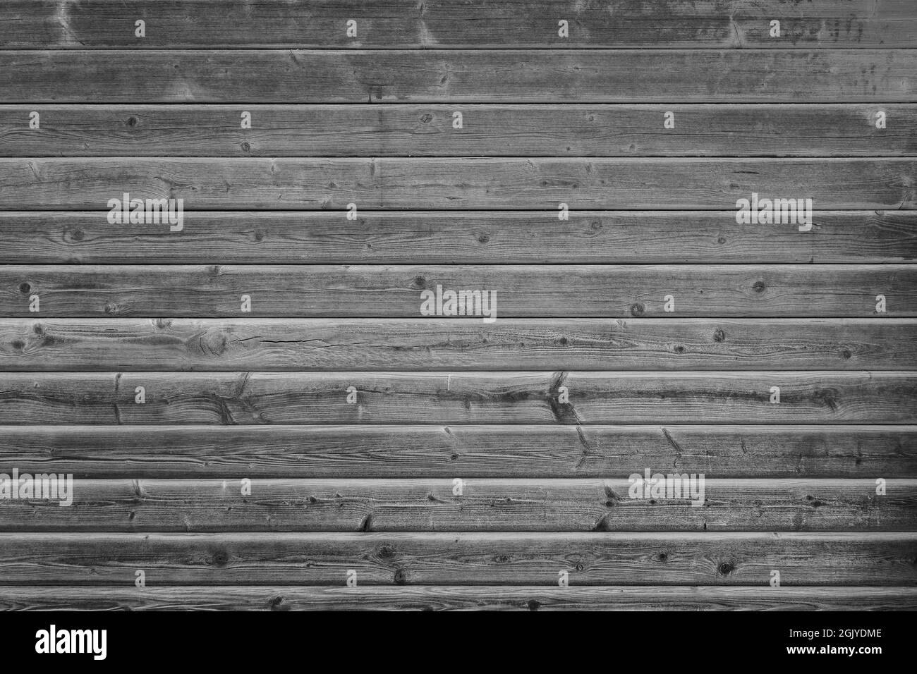 Vue avant du mur en bois gris abîmé. Arrière-plan texturé plein format haute résolution en noir et blanc. Copier l'espace. Banque D'Images