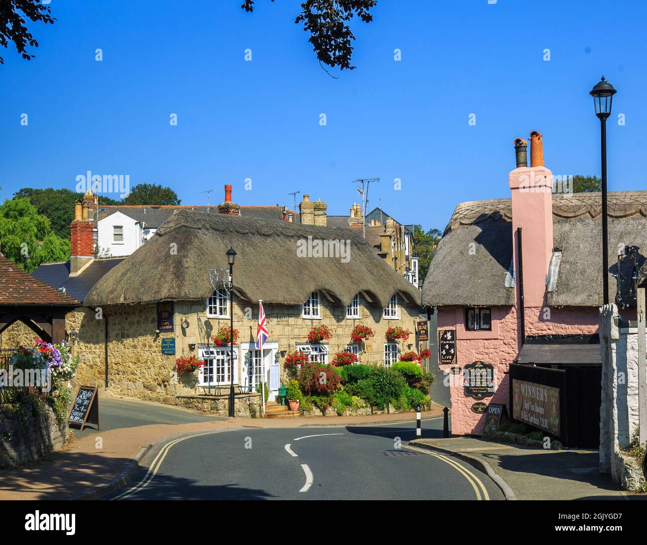 Shanklin, Île de Wight, 2021. Un village pittoresque anglais bien aimé connu pour ses cottages colorés au toit de chaume. Il attire de nombreux visiteurs et touristes Banque D'Images