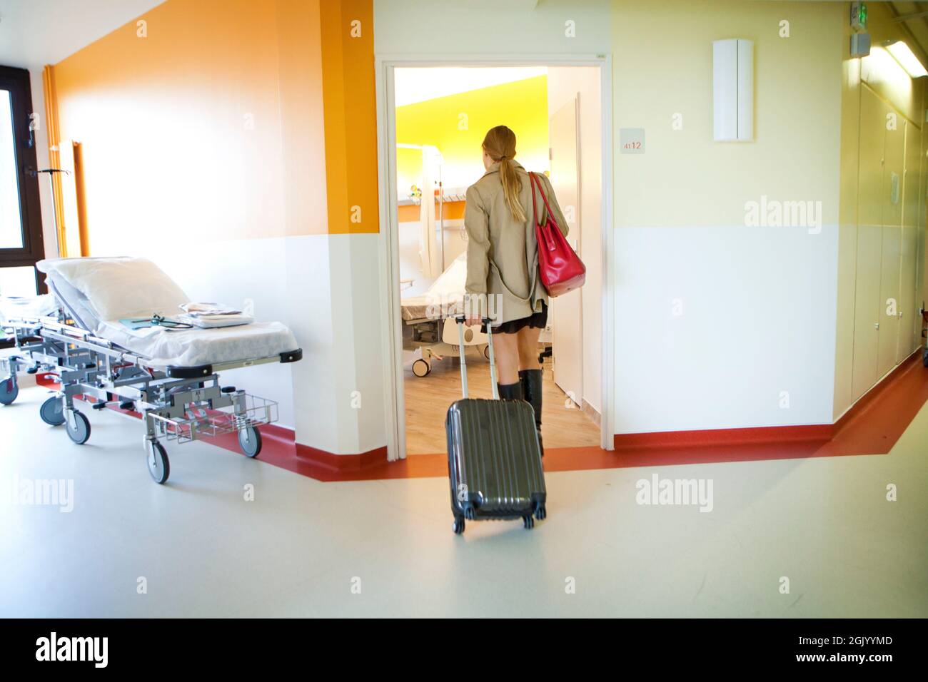 Arrivée d'un patient pour un séjour à l'hôpital. Banque D'Images