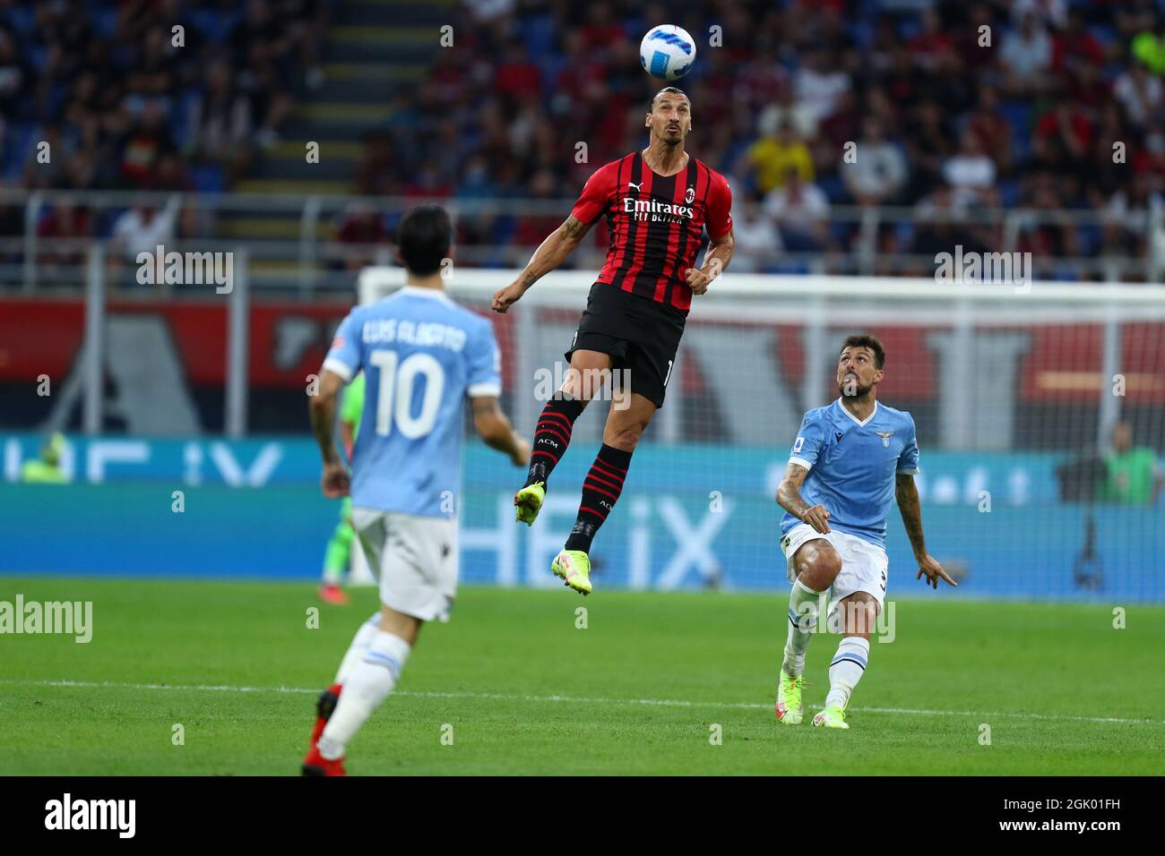 Milan, Italie. 12 septembre 2021. Zlatan Ibrahimovic d'AC Milan contrôle le ballon pendant la série Un match entre AC Milan et SS Lazio au Stadio Giuseppe Meazza le 12 2021 septembre à Milan, Italie. Credit: Marco Canoniero / Alamy Live News Banque D'Images
