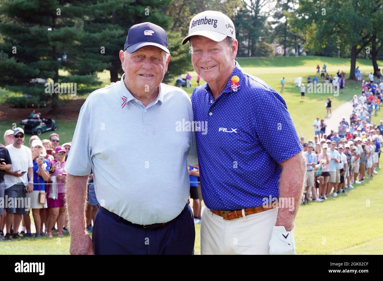 St. Louis, États-Unis. 12 septembre 2021. Les légendes du golf Tom Watson (R) et Jack Nicklaus attendent de se faire une partie de golf lors d'un événement caritatif au cours du deuxième jour de l'Ascension Charity Classic à Saint-Louis le samedi 11 septembre 2021. Photo par Bill Greenblatt/UPI crédit: UPI/Alay Live News Banque D'Images