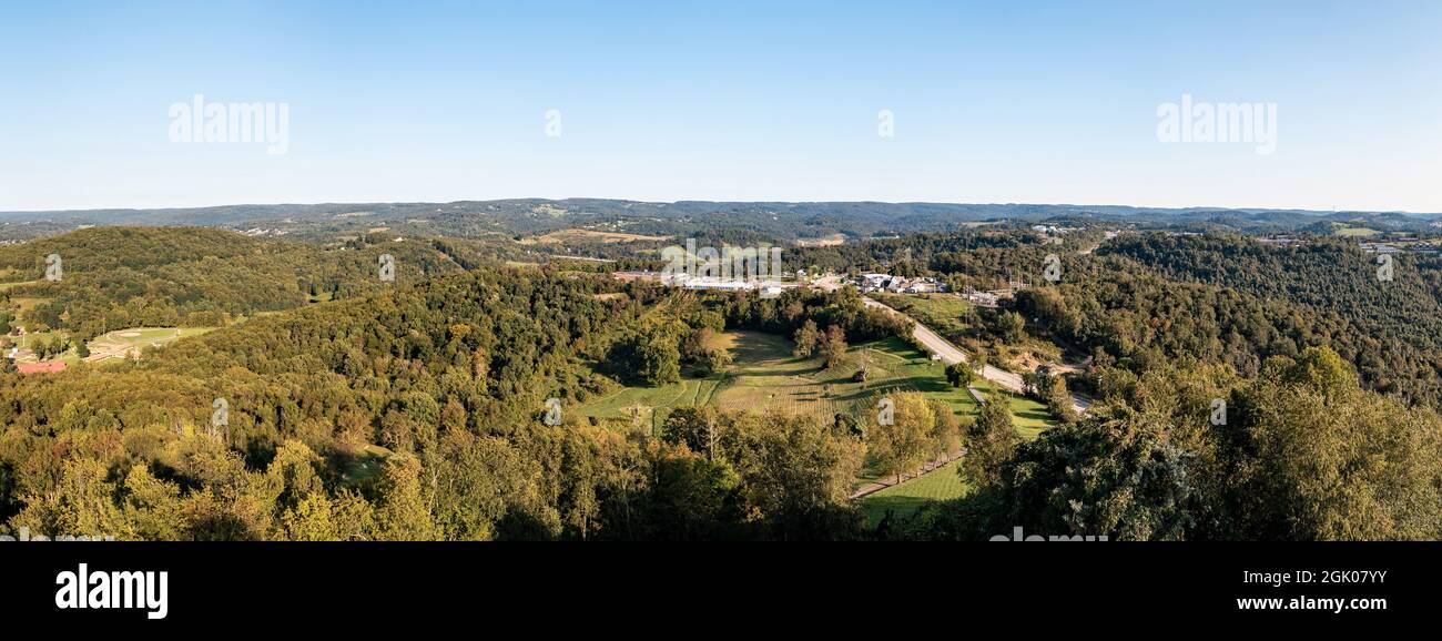 Vue panoramique aérienne de la banlieue de Morgantown en Virginie occidentale depuis Dorseys Knob Banque D'Images