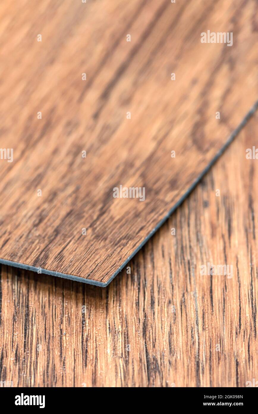 Échantillon de vinyle en résine PVC, choix de conception de plancher avec espace de copie. Installation facile de revêtements de sol chauffants en vinyle. Banque D'Images