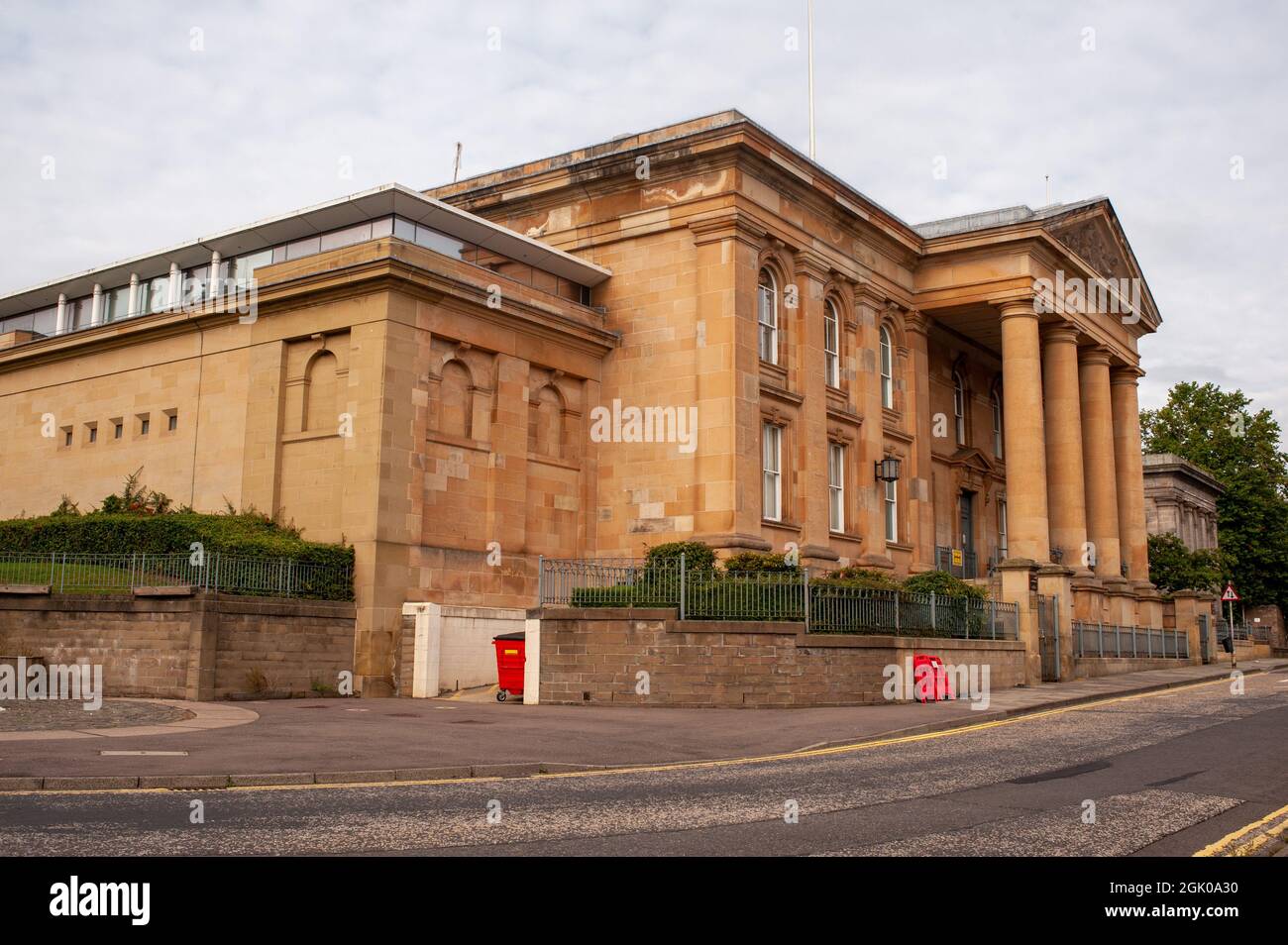 Sheriff Court. Situé sur la rive nord du Firth of Tay, Dundee est la quatrième plus grande ville d'Ecosse , et la première UK's Ville UNESCO de design. Banque D'Images