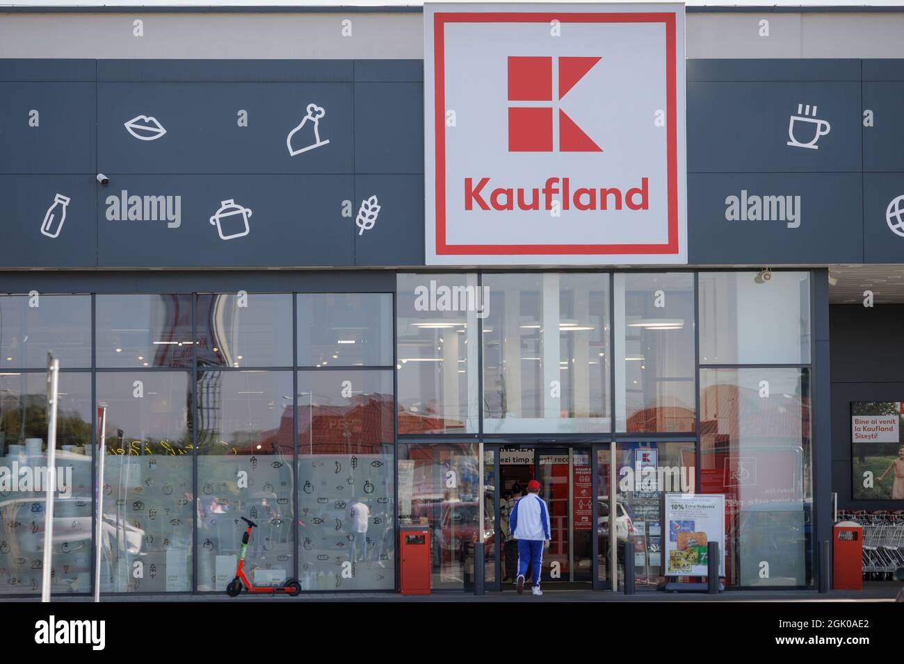 Bucarest, Roumanie - 4 septembre 2021 : supermarché Kaufland à Bucarest. Banque D'Images
