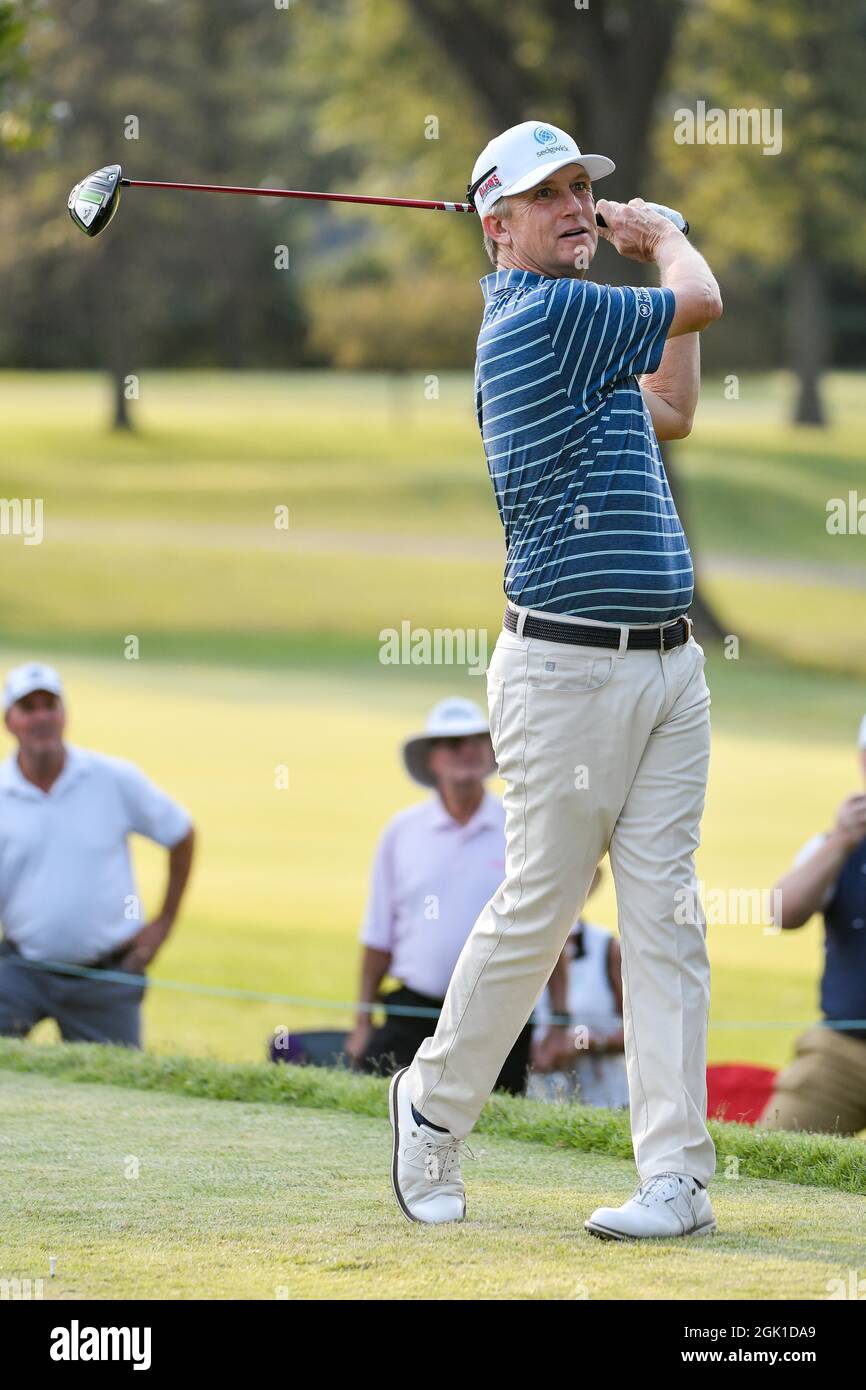 12 septembre 2021 : David Toms de Shreveport, Louisiane, débarque sur le 18e trou lors de la ronde de l'Ascension Charity Classic qui s'est tenue au Norwood Hills Country Club à Jennings, Mo Richard Ulreich/CSM Banque D'Images