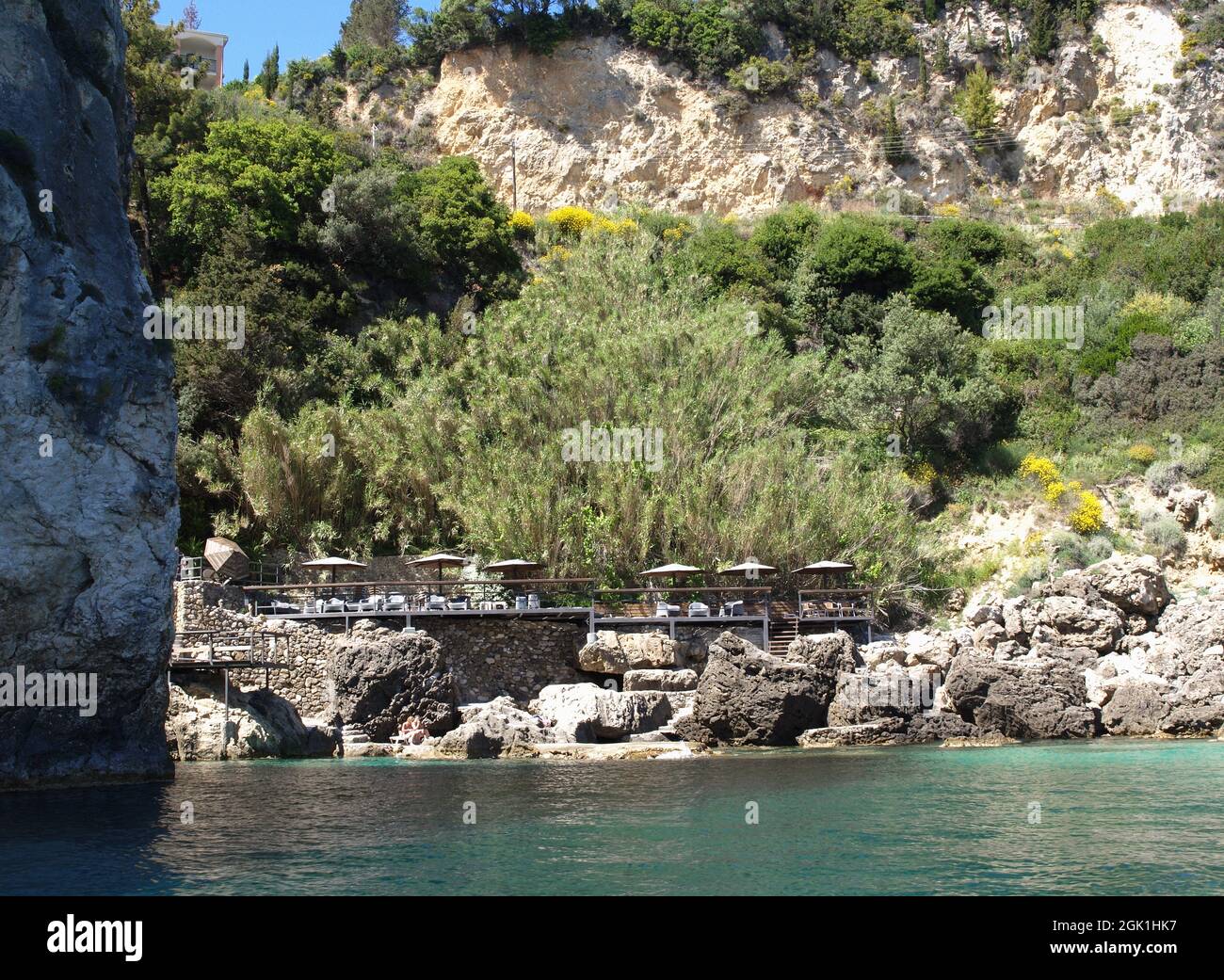 Avis de littoral à Paleokastritsa, Corfou, Grèce, prises à partir de la voile en mer Banque D'Images