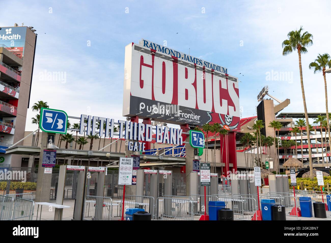 Tampa, Floride - 10 septembre 2021 : stade Raymond James à Tampa, Floride, stade de l'équipe de football NFL Tampa Bay Buccaneers. Banque D'Images