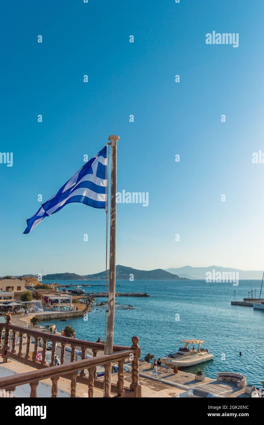 Drapeau grec sur la plage Banque D'Images