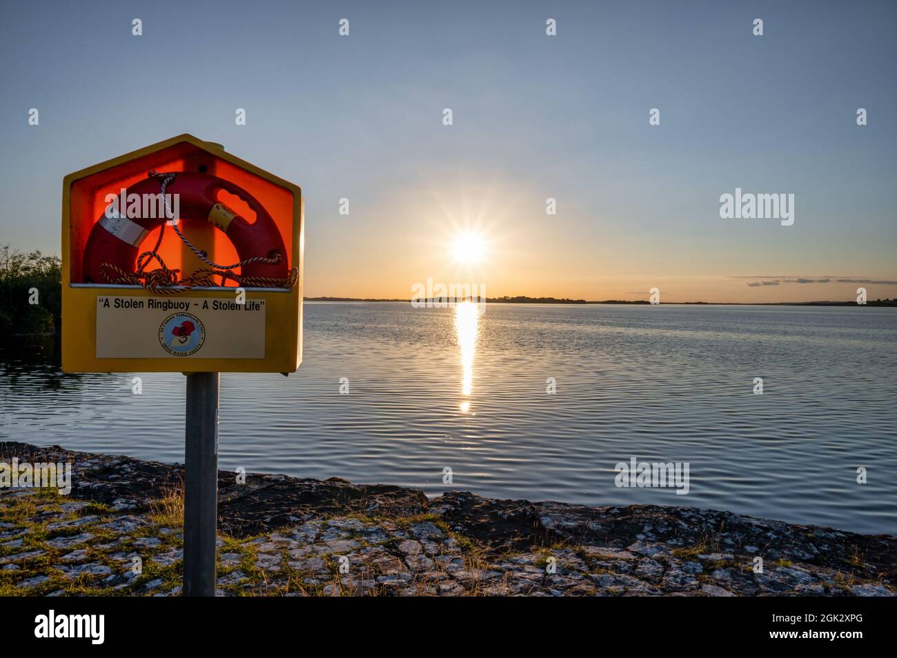 Lough Ree, Irlande- 16 juillet 2021: Une ceinture de vie à Barley Harbour sur Lough Ree Banque D'Images