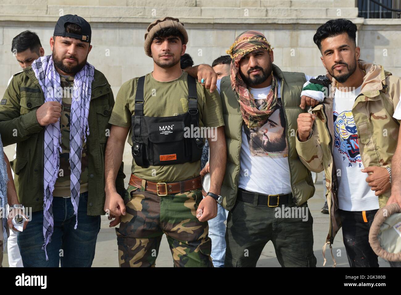 Un groupe d'hommes afghans s'est réuni à Trafalgar Square pour montrer leur soutien au chef des forces de résistance de Panjshir Ahmad Massoud. Banque D'Images