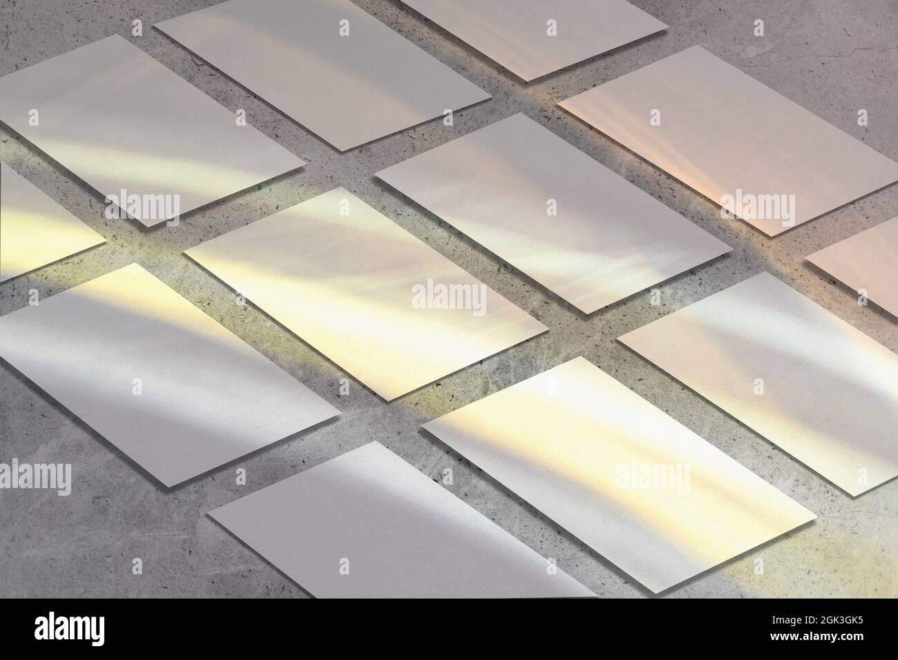 Beaucoup de maquette d'affiche rectangulaire vide sur fond gris Banque D'Images