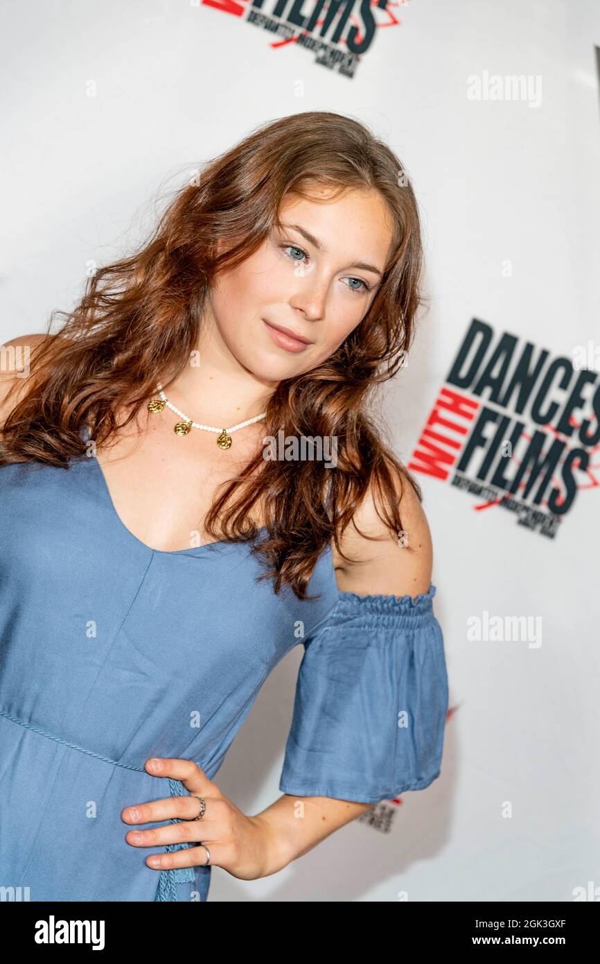 Los Angeles, États-Unis. 12 septembre 2021. Mina Sundwall assister à la 24e édition annuelle de Dances avec films Festival film Premiere 'Generation Wrecks' au TCL Chinese Theatre, Los Angeles, CA le 12 septembre 2021 crédit: Eugene Powers/Alay Live News Banque D'Images