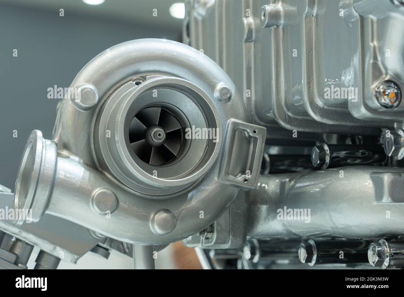 Vue rapprochée du turbocompresseur du moteur diesel Banque D'Images