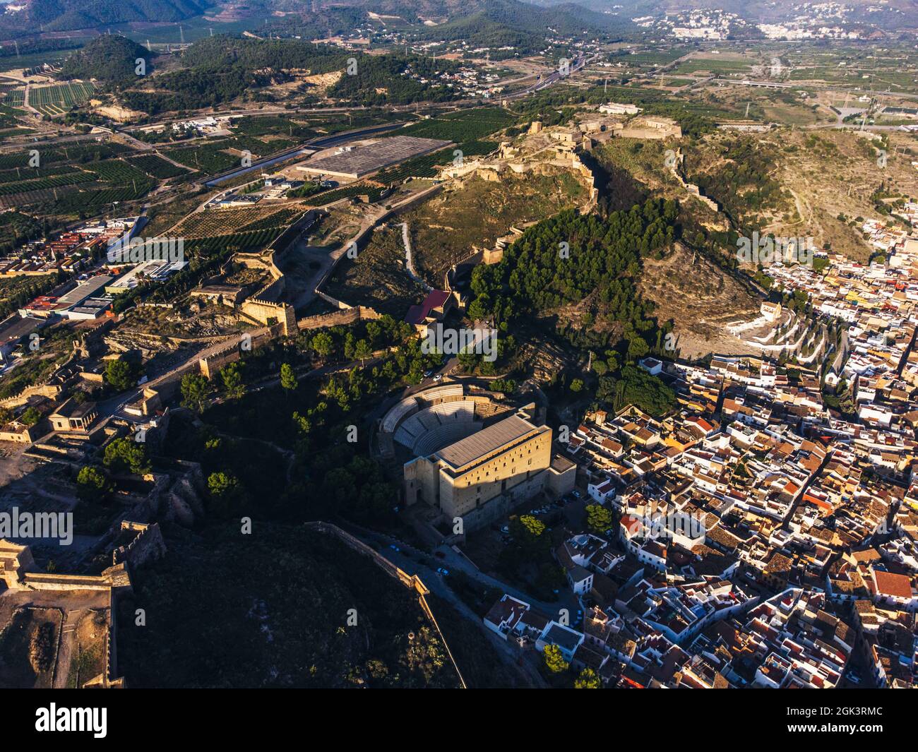 Vue aérienne du théâtre romain de sagunto et du château au lever du soleil Banque D'Images