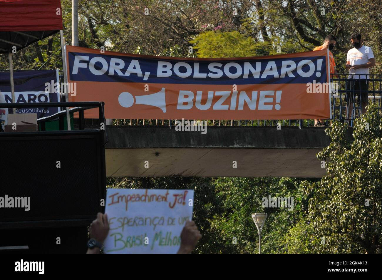 PORTO ALEGRE, RS - 12.09.2021: FORA BOLSONARO PORTO ALEGRE RS - la protestation contre le président Jair Bolsonaro, organisé par le mouvement pour le Brésil libre (MBL), réunissant des partis de gauche et des organisations libérales, au Parque Moinhos de Vento (Parcão), un point de démonstration pro-Bolsonaro traditionnel à Porto Alegre (RS), ce dimanche (12). (Photo: Omar de Oliveira/Fotoarena) Banque D'Images