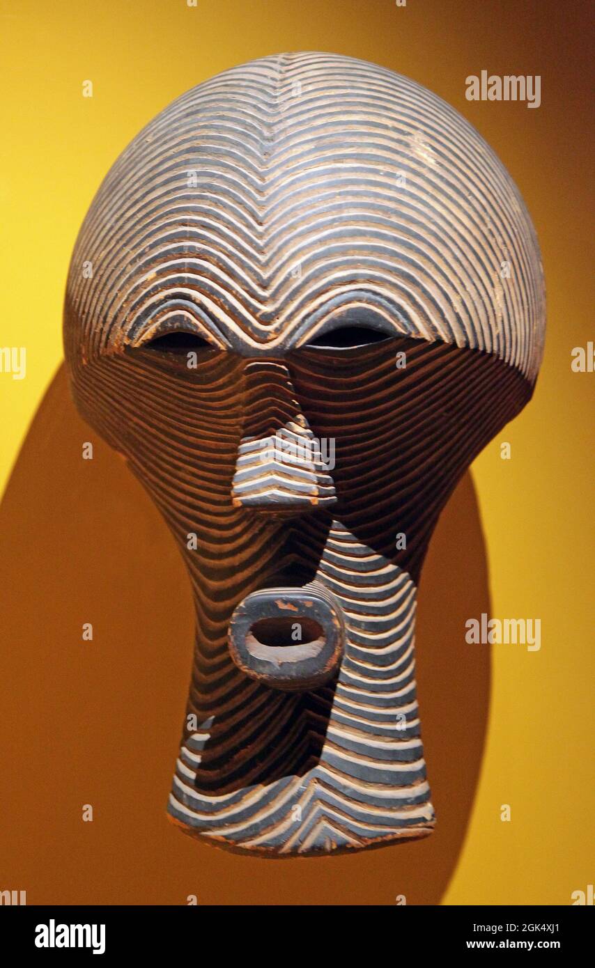 Masque, Bifwebe, du peuple Songye. Fin du XIXe siècle, début du XXe siècle. Le peuple Songye, ou songe, un groupe ethnique bantoue de la République démocratique du Congo centrale. Banque D'Images