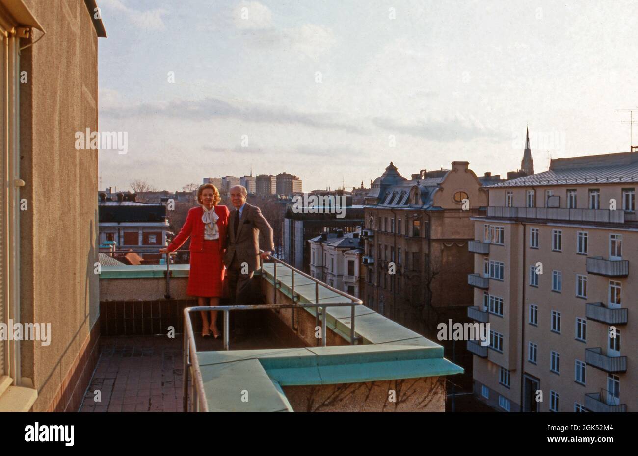 Prinz Sigvard Bernadotte mit seiner dritten Ehefrau Gullan Marianne Lindberg à Stockholm, Schweden 1985. Sigvard le prince Bernadotte avec sa troisième femme Gullan Marianne Lindberg à Stockholm, Suède 1985. Banque D'Images