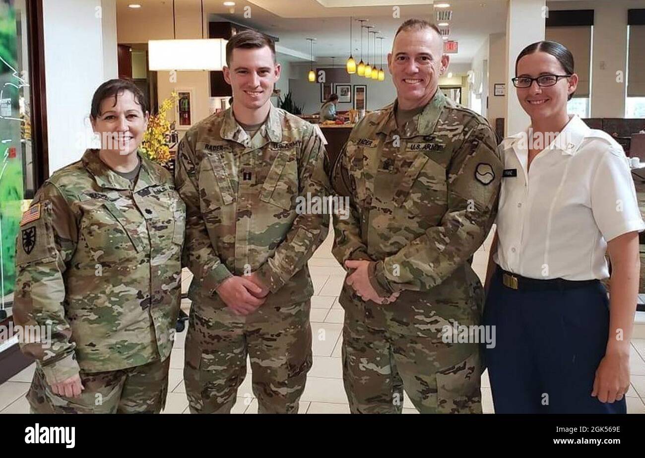 Jennifer Rader Le lieutenant-colonel Jennifer Rader, G3, 1er Commandement du soutien ...