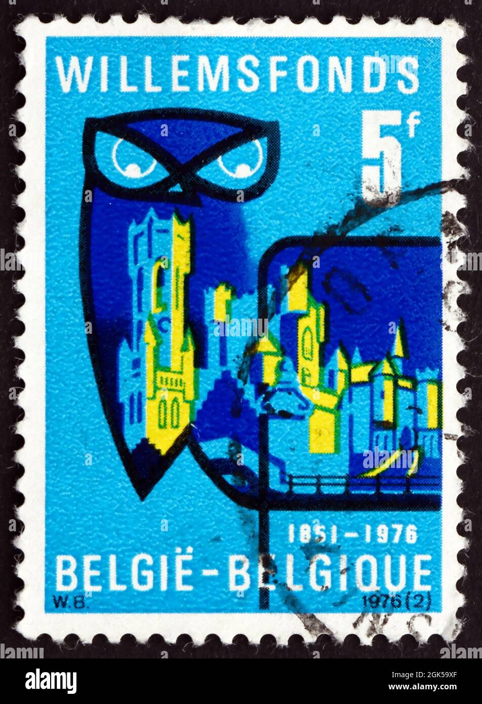 BELGIQUE - VERS 1976 : un timbre imprimé en Belgique montre Willemsfonds Emblem, Fondation Willems, qui soutient la langue et la littérature flamandes, 12 Banque D'Images