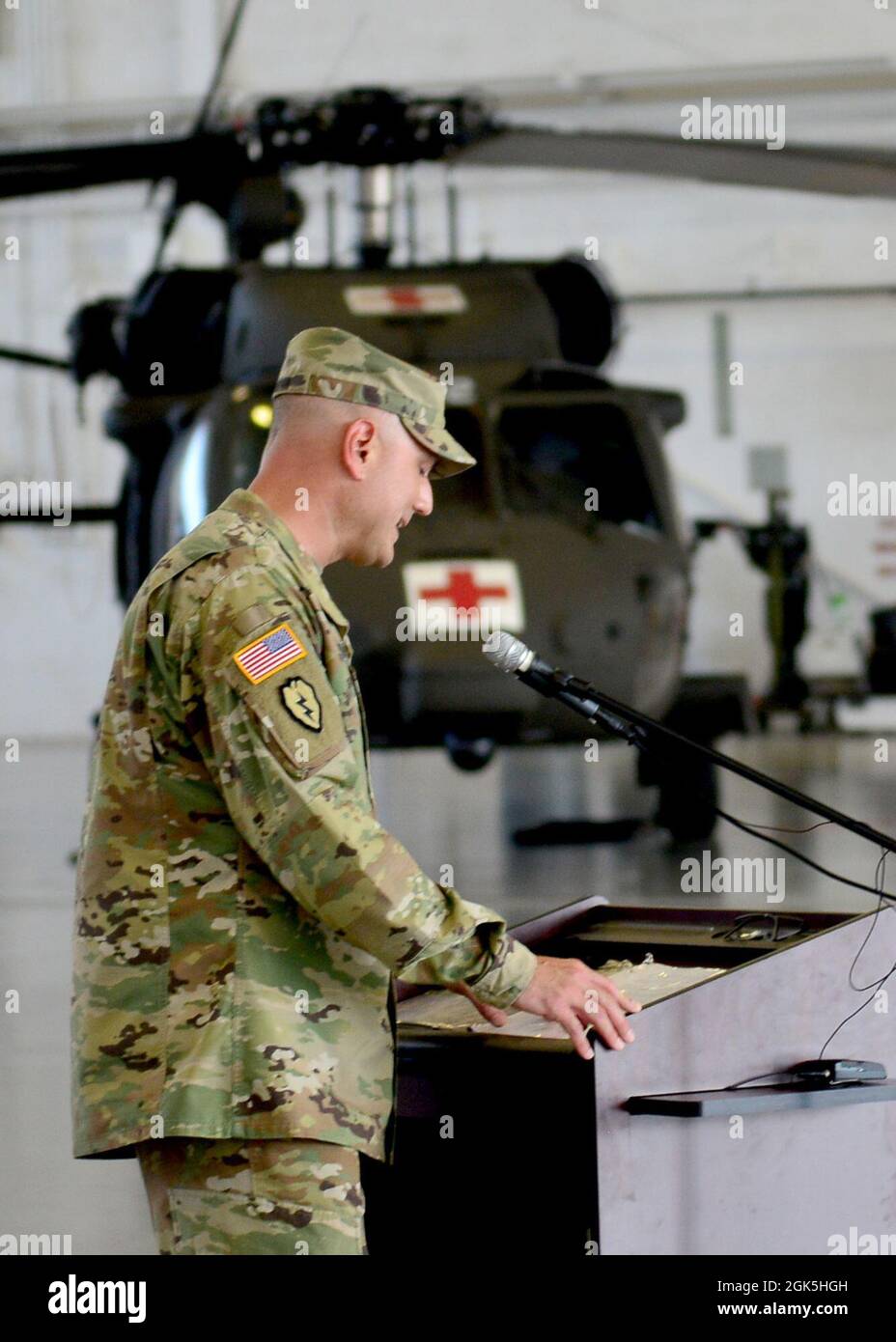 Le colonel Jason Fryman, commandant sortant du 78e Commandement de la Force aérienne, prend la parole lors de la cérémonie de passation de commandement de la brigade le 8 août 2021 au Centre de la Garde nationale Clay à Marietta, en Géorgie Banque D'Images