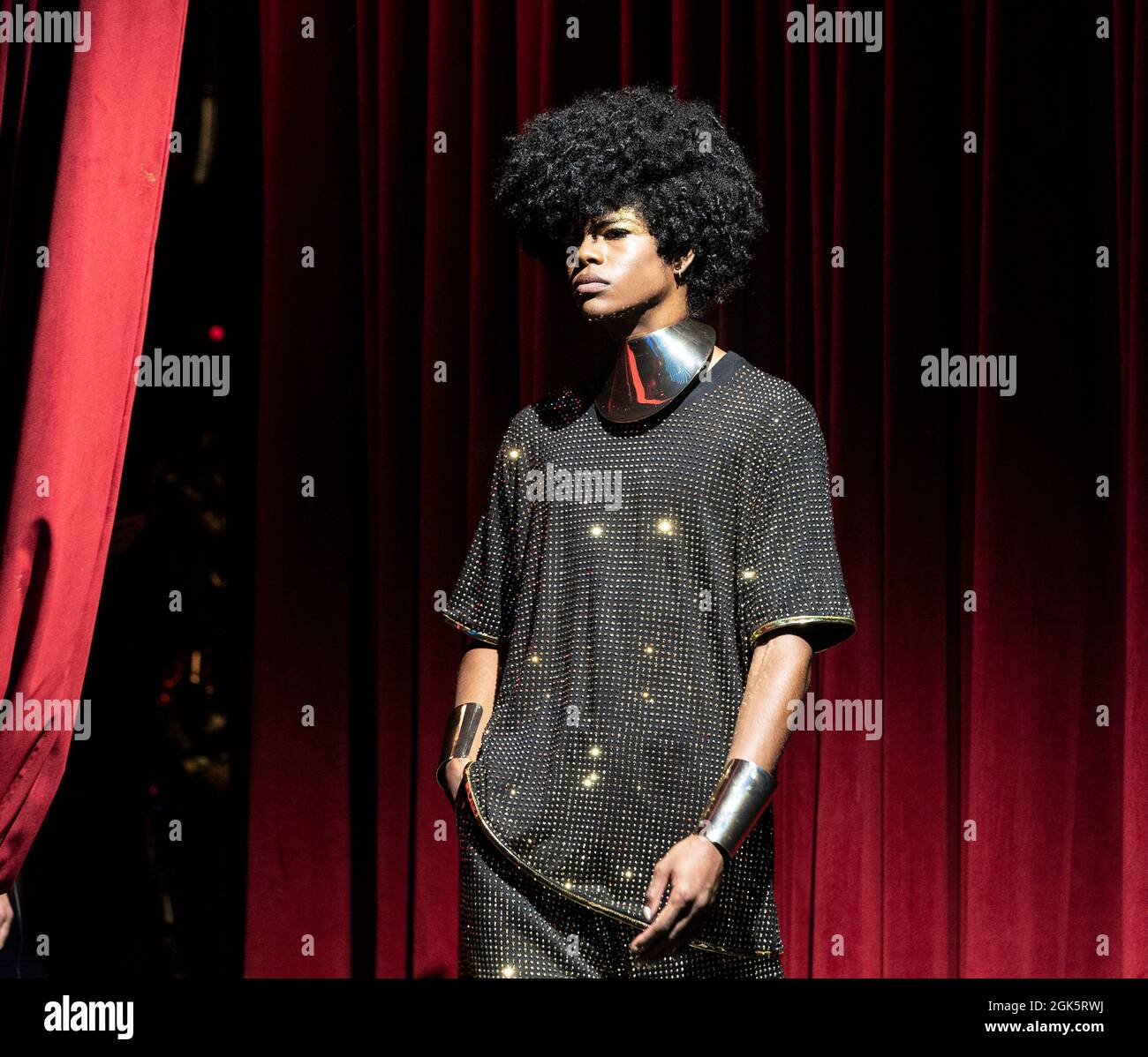 New York, États-Unis. 12 septembre 2021. Mannequin pose au spectacle de mode Blonds SS22 pendant la semaine de Fashoin du printemps/été 2022 à New York à l'hôtel Edition. (Photo de Lev Radin/Pacific Press) crédit: Pacific Press Media production Corp./Alay Live News Banque D'Images