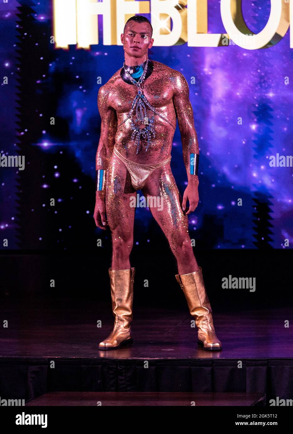 New York, États-Unis. 12 septembre 2021. Le mannequin marche sur piste au spectacle de mode Blonds SS22 pendant la semaine de Fashoin du printemps/été 2022 à New York à l'hôtel Edition. (Photo de Lev Radin/Pacific Press) crédit: Pacific Press Media production Corp./Alay Live News Banque D'Images