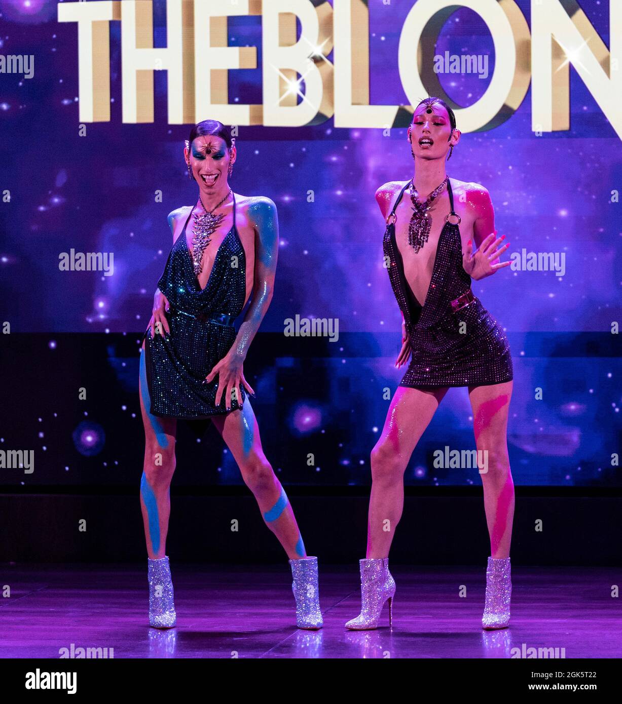 New York, États-Unis. 12 septembre 2021. Les modèles marchent sur la piste au spectacle de mode Blonds SS22 pendant la semaine de Fashoin du printemps/été 2022 à New York à l'hôtel Edition. (Photo de Lev Radin/Pacific Press) crédit: Pacific Press Media production Corp./Alay Live News Banque D'Images