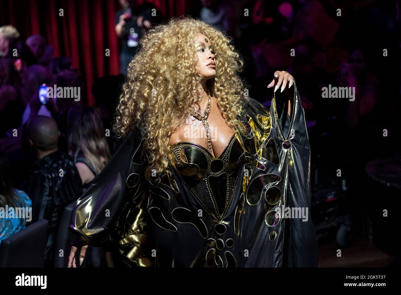 New York, États-Unis. 12 septembre 2021. Lion Babe se produit au spectacle de mode Blonds SS22 lors de la semaine de Fashoin du printemps/été 2022 à l'hôtel Edition de New York. (Photo de Lev Radin/Pacific Press) crédit: Pacific Press Media production Corp./Alay Live News Banque D'Images