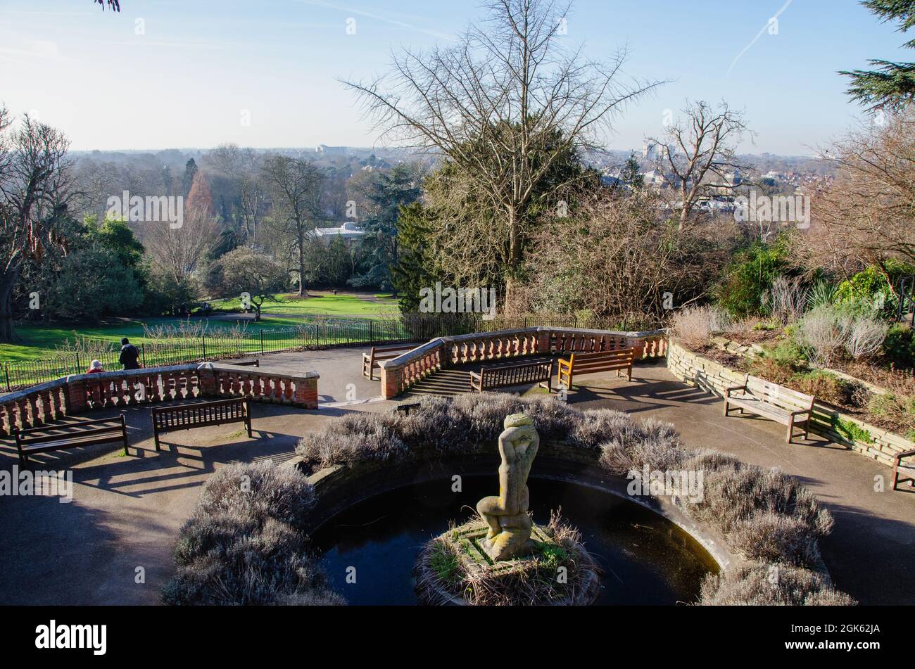 Vue d'hiver depuis les jardins de la terrasse sur Richmond Hill, en face de la Tamise, en Angleterre. Banque D'Images