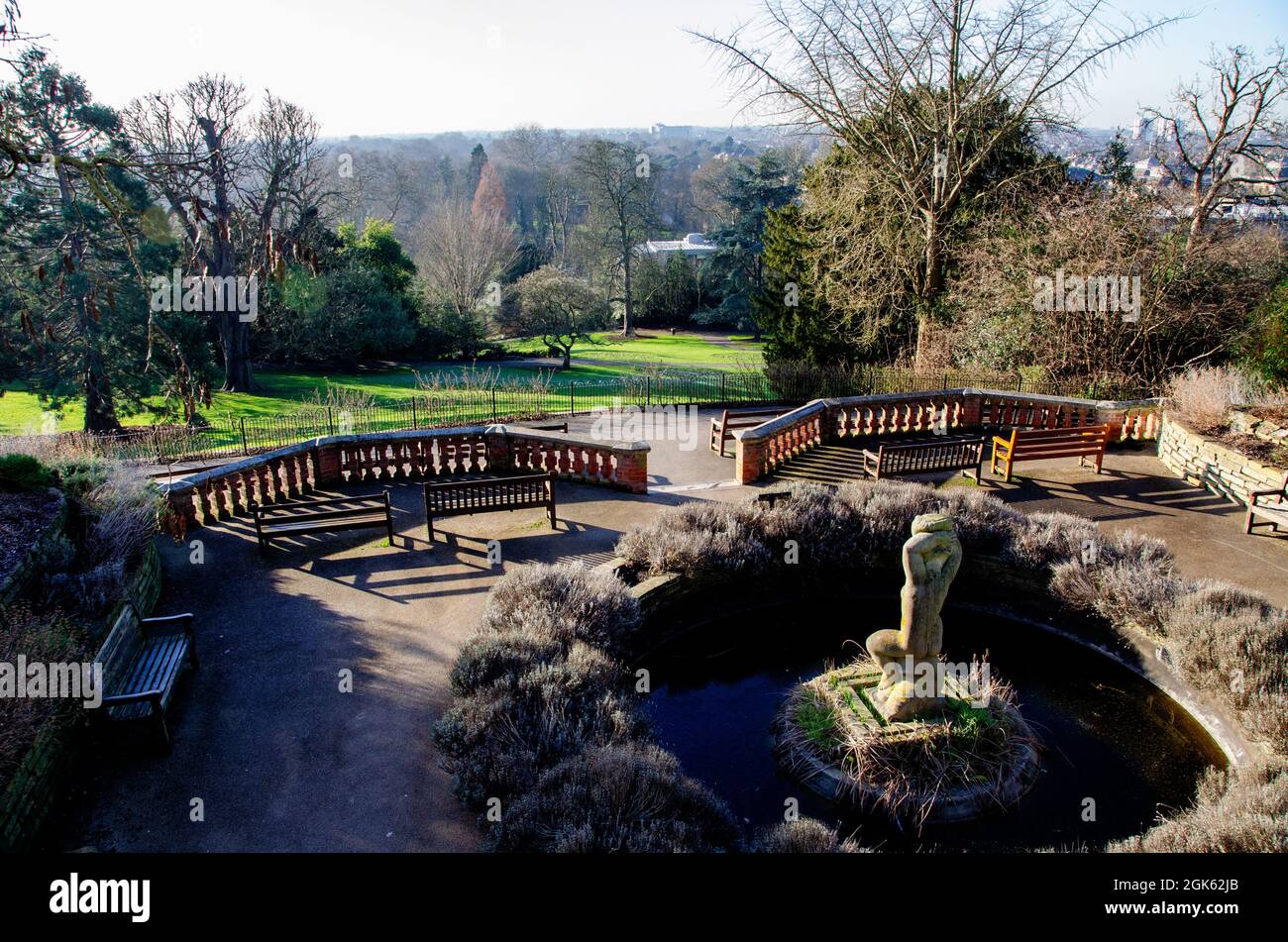 Vue d'hiver depuis les jardins de la terrasse sur Richmond Hill, en face de la Tamise, en Angleterre. Banque D'Images