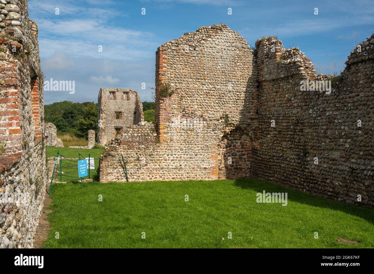 De nombreuses ruines du château de Baconsthorpe, manoir du 15 siècle amarré et fortifié, qui témoignent de la montée et de la chute d'une famille Norfolk Banque D'Images