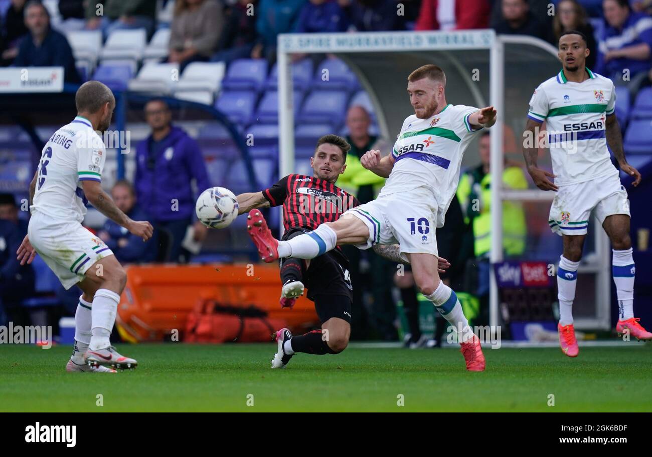 Gavin Holohan de Hartlepool est en compétition pour le ballon avec Rovers Ryan Watson photo de Steve Flynn/AHPIX.com, football: SkyBet League Two Match Tranmere Banque D'Images