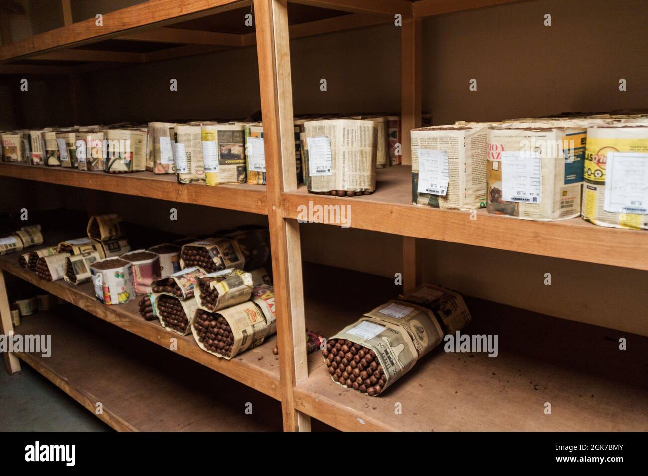 ESTELI, NICARAGUA - 21 AVRIL 2016 : cigares entreposés à l'usine de cigares de Tabacalera Santiago à Esteli. Banque D'Images