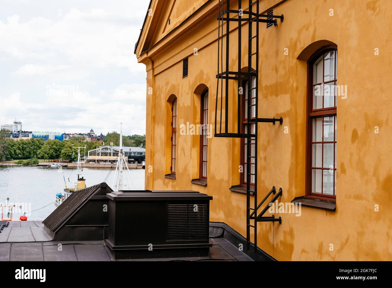 Stockholm, Suède - 9 août 2019 : Musée Junibacken de Stockholm. Vue depuis l'île de Skeppsholmen Banque D'Images