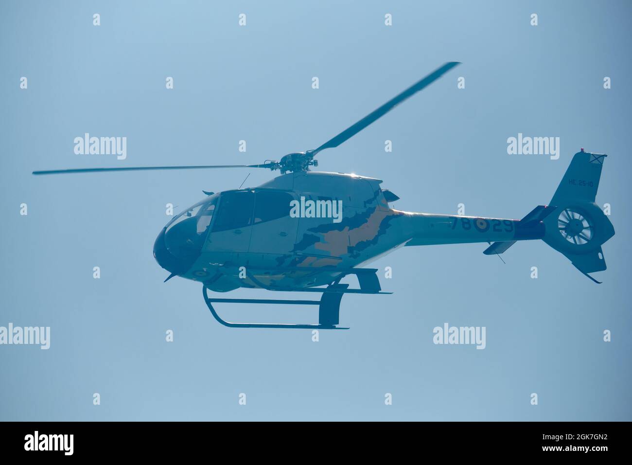 Patrulla ASPA, hélicoptère Eurocopter EC-120 Colibri à l'exposition internationale Torre del Mar Airshow 2021, province de Malaga, Espagne. Banque D'Images