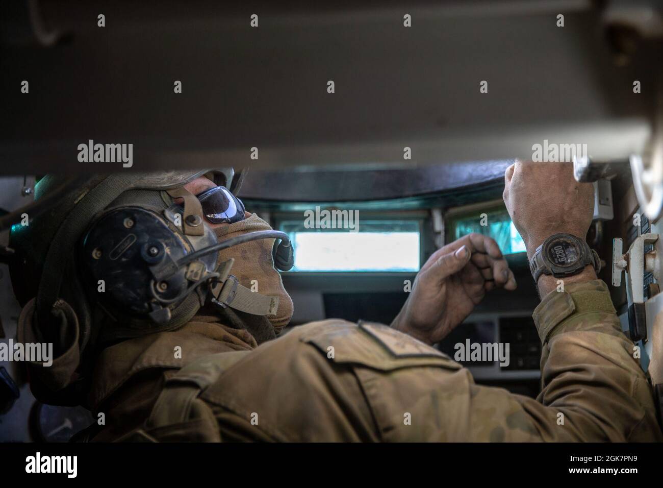 Un soldat de l'armée australienne du 1er Régiment blindé se prépare à