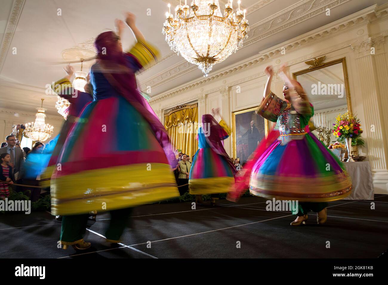 Les danseurs se produisent à l'événement Nowruz dans la salle est de la Maison Blanche, le 11 mars 2015. Nowruz est la célébration du nouvel an pour les communautés du Moyen-Orient, de l'Asie centrale et du Sud-Ouest et de l'Europe de l'est. (La Maison Blanche officielle de Chuck Kennedy) cette photo officielle de la Maison Blanche est disponible uniquement pour publication par les organismes de presse et/ou pour impression personnelle par le(s) sujet(s) de la photo. La photographie ne peut être manipulée d'aucune manière et ne peut pas être utilisée dans des documents commerciaux ou politiques, des publicités, des courriels, des produits, des promotions qui, de quelque manière que ce soit, sont visés Banque D'Images